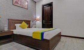 Itsy By Treebo Hamlets Stay