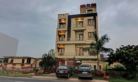 Itsy By Treebo Hamlets Stay