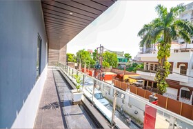 Fabhotel Premium Kashi