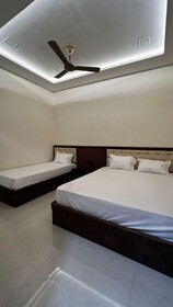 Hotel Divyakashi Homestay