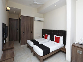 Jade Inn Hotel by OYO Rooms