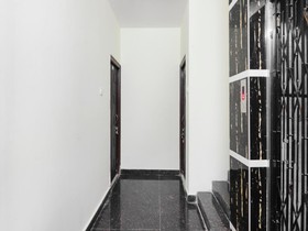 Royal Luxury Rooms by OYO Rooms