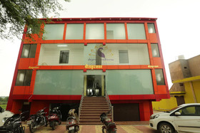 Hotel Skyzone Madhuvan By OYO Rooms