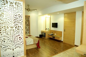 Hotel The Royal Bharti