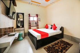 Muni ji Restaurant & Hotel by OYO Rooms