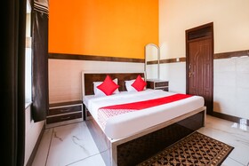 Muni ji Restaurant & Hotel by OYO Rooms