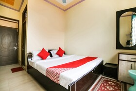 Muni ji Restaurant & Hotel by OYO Rooms