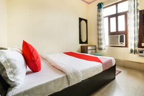 Muni ji Restaurant & Hotel by OYO Rooms