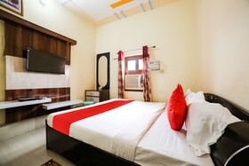 Muni ji Restaurant & Hotel by OYO Rooms