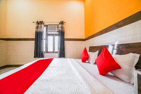 Muni ji Restaurant & Hotel by OYO Rooms