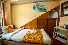 Fennel Hotel Red Rose