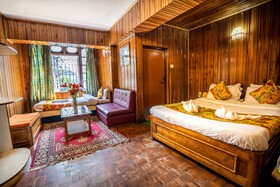 Fennel Hotel Red Rose