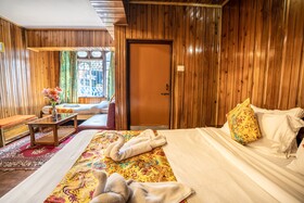 Fennel Hotel Red Rose