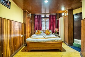 Fennel Hotel Red Rose