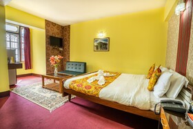 Fennel Hotel Red Rose