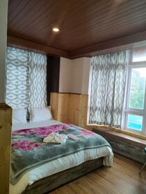 Goroomgo Olive Branch Darjeeling