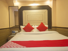OYO 22296 New Amber Hotel