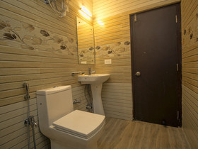 OYO 22296 New Amber Hotel