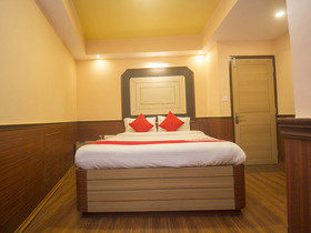 OYO 22296 New Amber Hotel