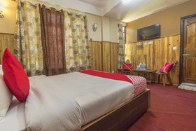Roma Holiday Inn By OYO Rooms