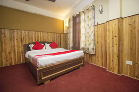 Roma Holiday Inn By OYO Rooms