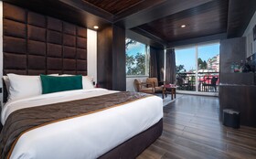 The West Gate Posada By Summit