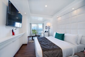 The West Gate Posada By Summit