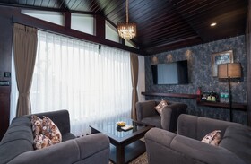 The West Gate Posada By Summit