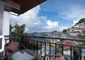 The West Gate Posada By Summit