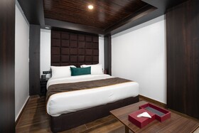 The West Gate Posada By Summit