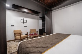 The West Gate Posada By Summit