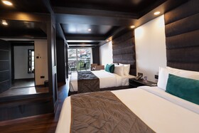 The West Gate Posada By Summit