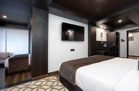 The West Gate Posada By Summit