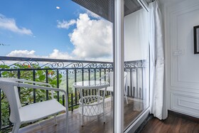 The West Gate Posada By Summit