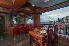 The West Gate Posada By Summit