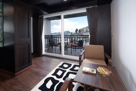 The West Gate Posada By Summit