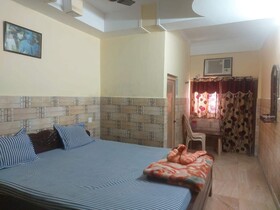 Prateek Residency by Goroomgo