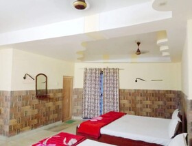 Prateek Residency by Goroomgo