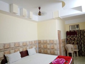 Prateek Residency by Goroomgo