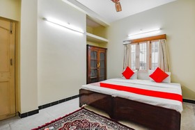 Retro Residency by OYO Rooms