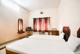 Akash Guest House by OYO Rooms
