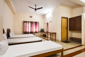 Akash Guest House by OYO Rooms