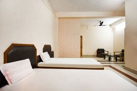 Akash Guest House by OYO Rooms