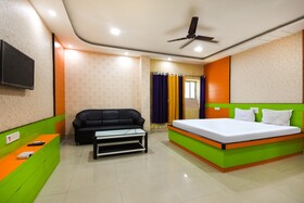 Akash Guest House by OYO Rooms