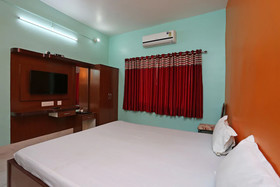 Royal Bangal by OYO Rooms