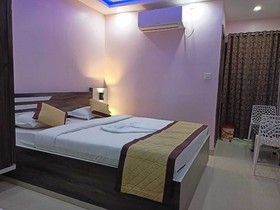 Hotel Dayal International