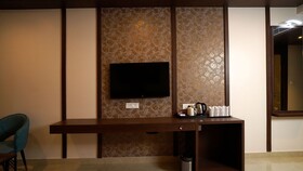 Swarna Hotel & Resort