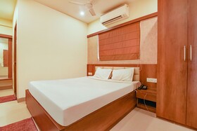Dream Plaza By FabHotel