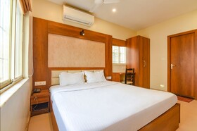 Dream Plaza By FabHotel