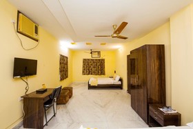 FabHotel Canny House Salt Lake